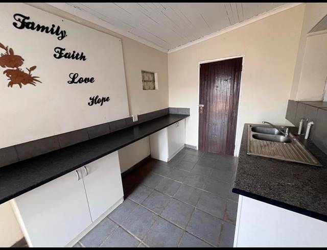 4 BEDROOM HOUSE FOR SALE IN WYCHWOOD